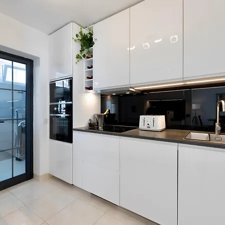 - Heated Pool, Aircon Villa