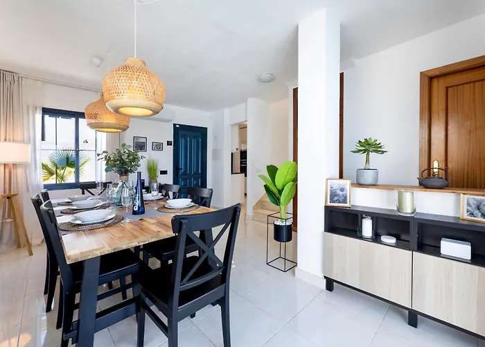 - Heated Pool, Aircon Villa *