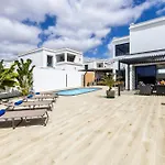 - Heated Pool, Aircon * Playa Blanca (Lanzarote)