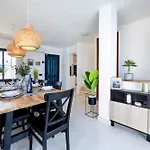 - Heated Pool, Aircon Villa *