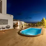 - Heated Pool, Aircon Playa Blanca (Lanzarote)