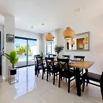 - Heated Pool, Aircon Playa Blanca (Lanzarote)