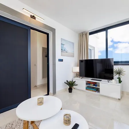 - Heated Pool, Aircon Villa Playa Blanca