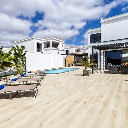 - Heated Pool, Aircon * Playa Blanca