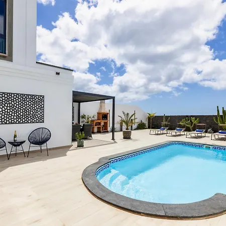 - Heated Pool, Aircon * Playa Blanca