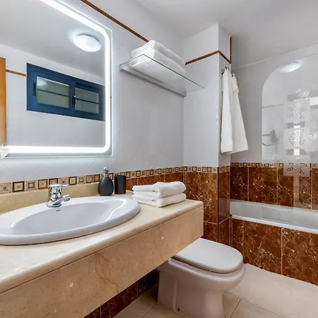- Heated Pool, Aircon Villa Playa Blanca