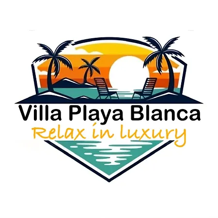 - Heated Pool, Aircon Villa Playa Blanca