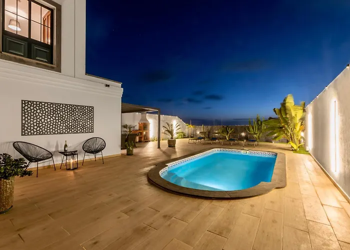 - Heated Pool, Aircon Playa Blanca (Lanzarote)