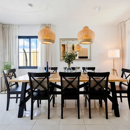 فيلة - Heated Pool, Aircon